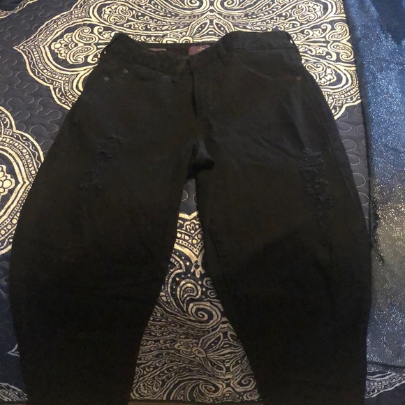 A pair of NYDJ black jeans. Size 4 - Picture 10 of 14